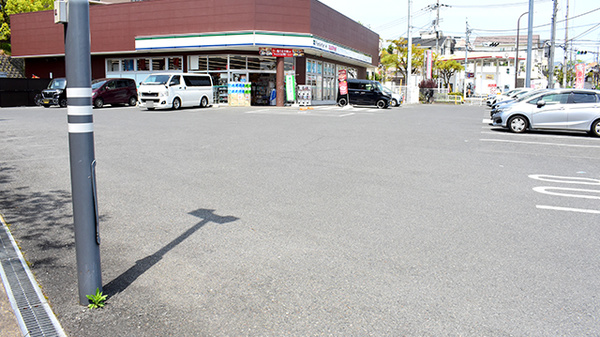 エムズドラッグ学園大和薬局の駐車場