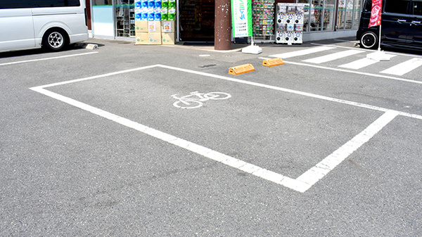 エムズドラッグ学園大和薬局の駐輪場