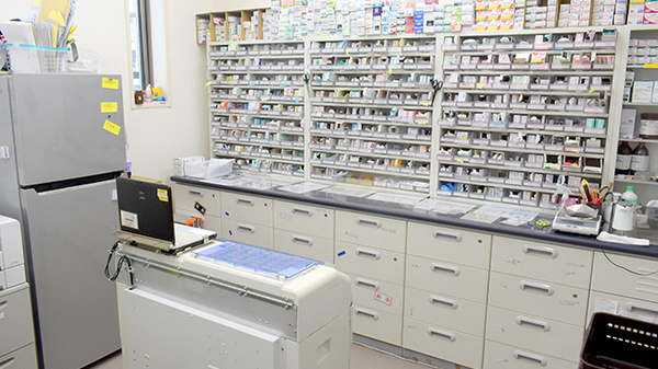 調剤薬局アモス大門店の調剤室