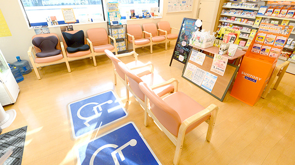 クオール薬局三豊店の待合スペース
