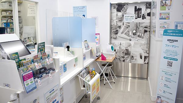 薬局トモズ大手町プレイス店の受付/カウンター