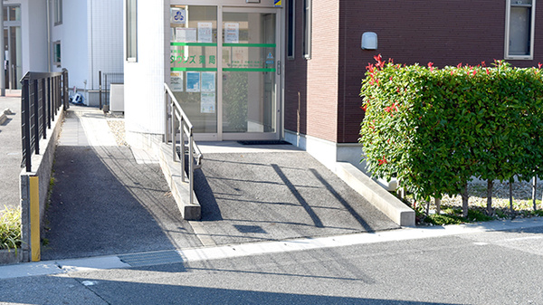 タウンズ薬局の入口