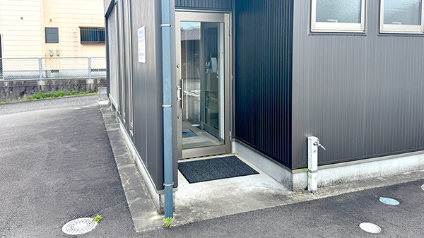 豊栄調剤薬局日南店の入口