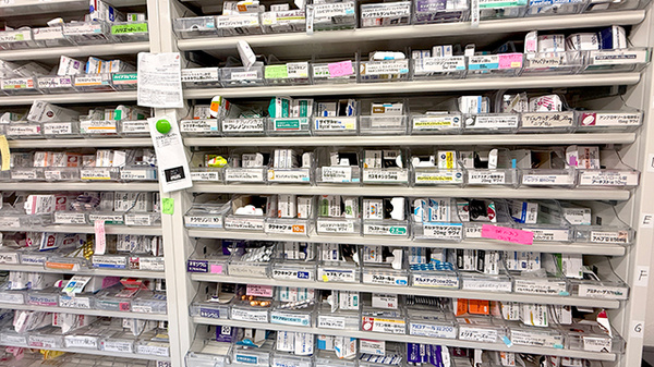 オハナ薬局奈良三宅店の薬棚