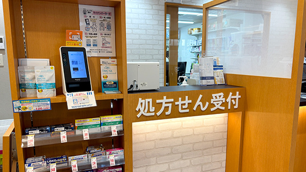 薬局トモズ祐天寺店の受付/カウンター