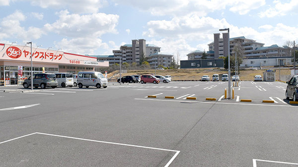 ヤックスドラッグちはら台薬局の駐車場