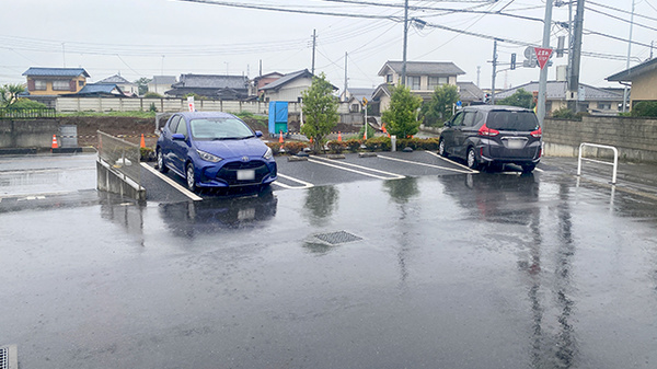 かしわばら薬局の駐車場