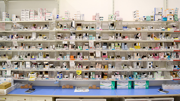 クリエイト薬局江南高屋店の薬棚
