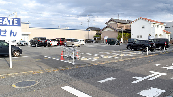クリエイト薬局江南高屋店の駐車場