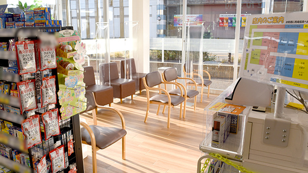クリエイト薬局江南高屋店の待合スペース