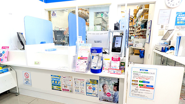 薬局トモズ 和光店の受付/カウンター