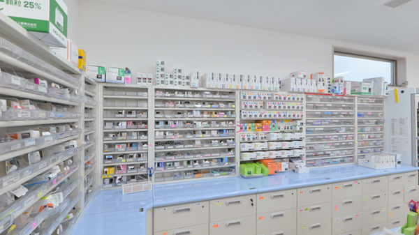 フタツカ薬局和泉の薬棚