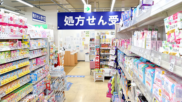 アカカベ薬局　門真江端店の入口