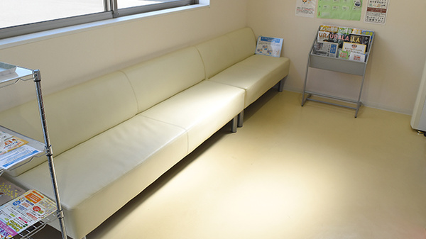 調剤薬局薬報堂城東店の待合スペース