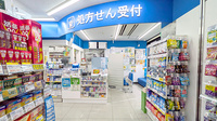 薬局トモズ 下赤塚店の入口