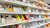薬局トモズ 下赤塚店の薬棚