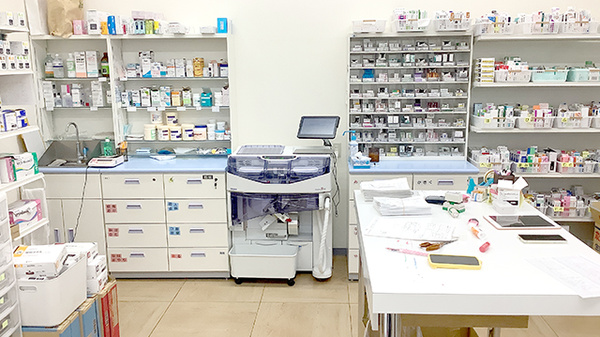 ヤックスドラッグ　木更津文京薬局の調剤室