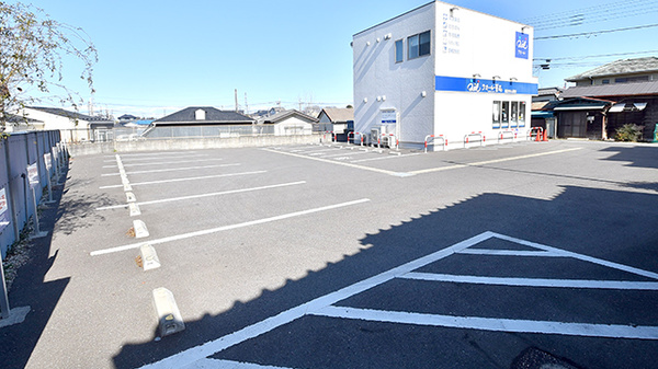 クオール薬局花野井店の駐車場