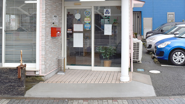 いちご薬局の入口