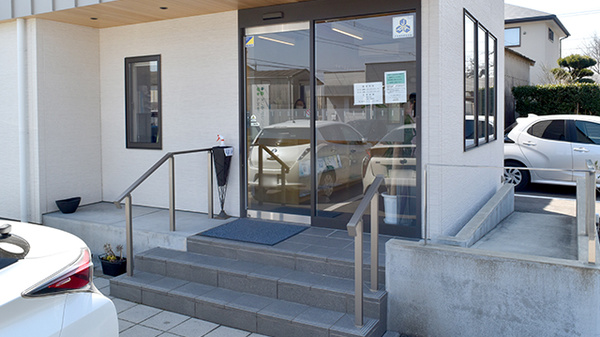 すぎやま薬局羽犬塚店の入口