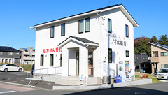 ノイエ薬局の外観