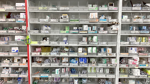 ポトス薬局　ほりた店の薬棚