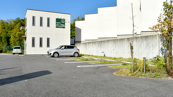 ポトス薬局とくしげ店の駐車場