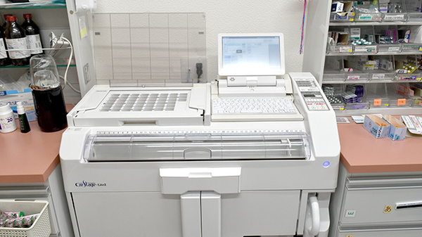 スギひかり薬局定塚店の調剤器具