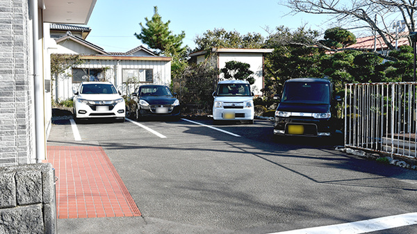 あじさい薬局北勢店の駐車場