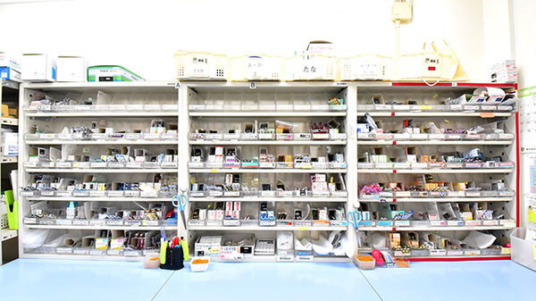 幸生堂薬局 岸和田店の薬棚
