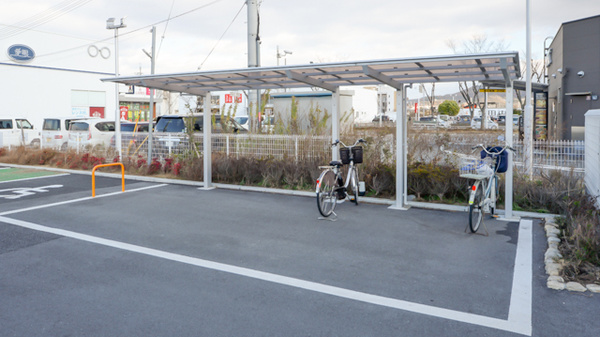 プラザ薬局西浦店の駐輪場