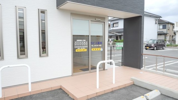 ラピス薬局の入口