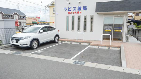 ラピス薬局の駐車場
