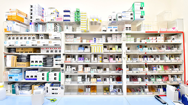 幸生堂薬局 奈良橿原店の薬棚
