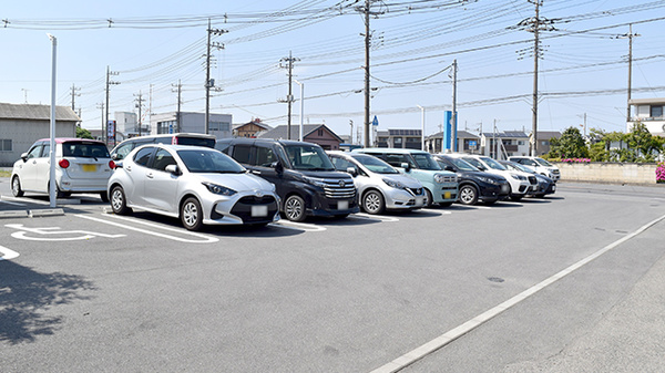 未来薬局藤岡店の駐車場