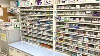 ベース薬局富久山店の薬棚