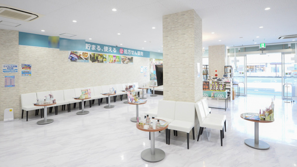 調剤薬局日本メディカルシステム 伊勢原店の待合スペース