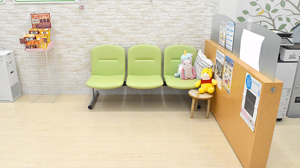 ヤックスドラッグ茂原早野薬局の待合スペース