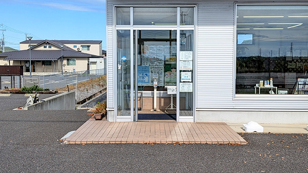 たけの薬局　たかさい店の入口