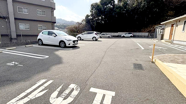 さくらんぼ薬局長楽寺店の駐車場