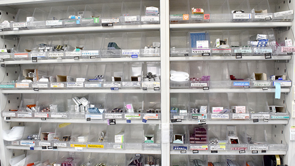 さくらんぼ薬局東深津店の薬棚