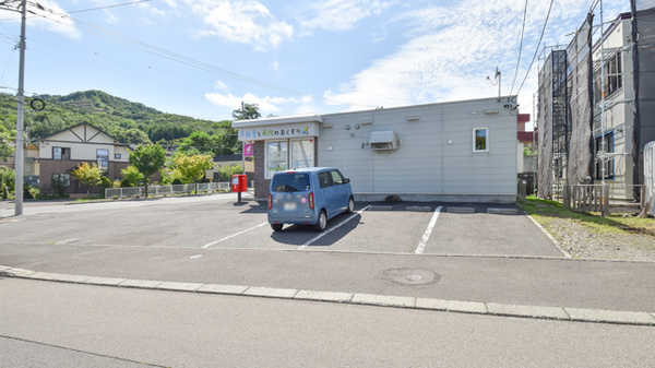 イルム薬局南沢店の駐車場