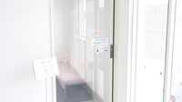 加藤薬局トナカイ店の感染予防待合スペース