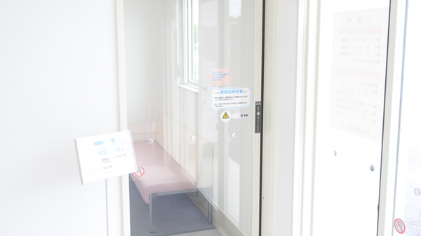加藤薬局トナカイ店の感染予防待合スペース