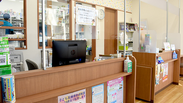 くれよん薬局藤沢台店の受付/カウンター