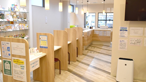ニューロン薬局尼崎店の受付/カウンター