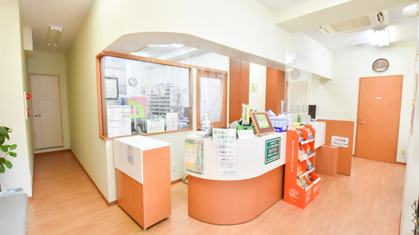よつば薬局白木原店の受付/カウンター