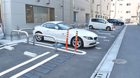サンワ薬局足立店の駐車場