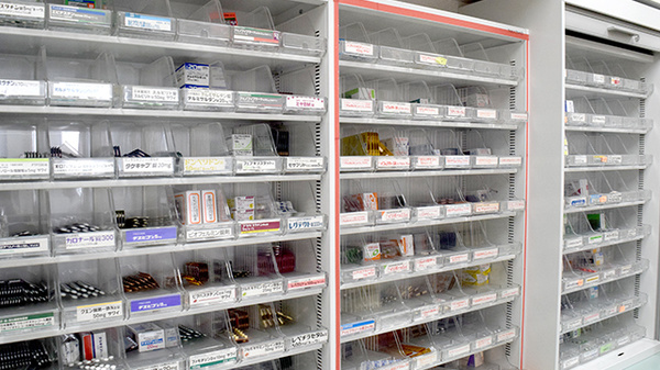ユウ薬局野江店の薬棚