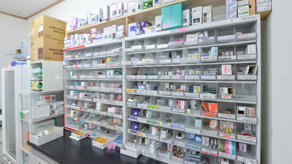 大島調剤薬局の薬棚